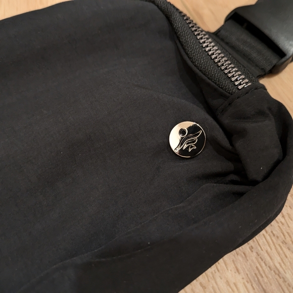 Halara Black Crossbody Bag - Picture 4 of 7